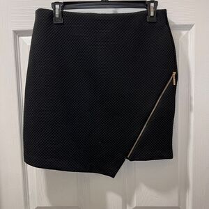 Modern Black Textured Mini Skirt wAsymmetric Zipper Detail - Elegant Office Wear